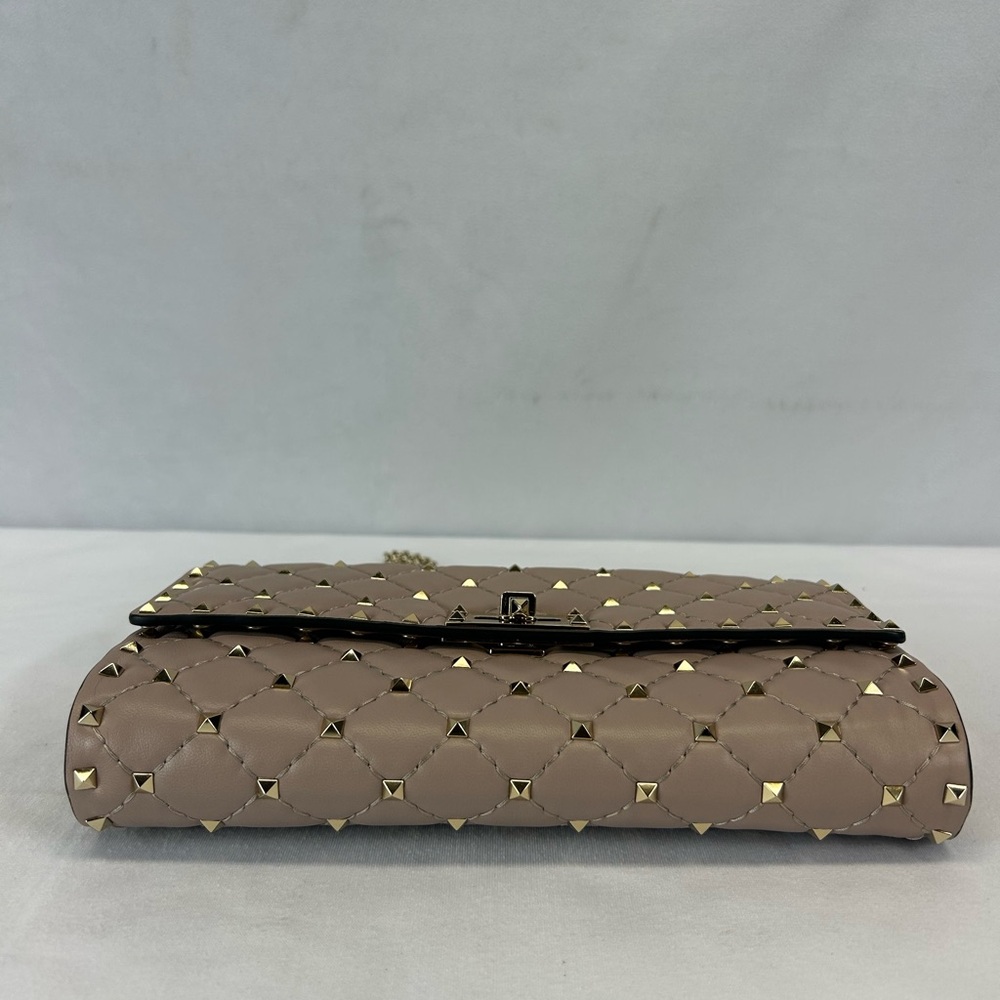 Valentino Garavani

Rockstud Spike Nappa Leather Crossbody Clutch Bag - Picture 6 of 14